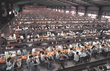 <strong> -The accompanying photo shows a Chinese workforce eager to work for low wages. This is an example of ____.</strong> A) offshoring B) outshoring C) offsourcing D) insourcing