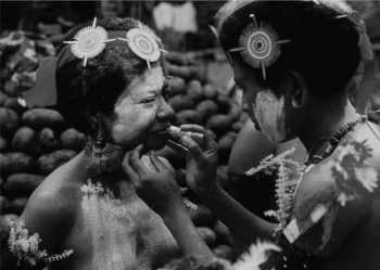 <strong>What did Annette Weiner's restudy of women's roles in the Trobriand Island exchanges indicate about women? </strong> A) that women participated in elaborate economic exchanges of banana fiber skirts B) that women participated in elaborate economic exchanges of shell armbands and necklaces C) that women played a limited role in rituals and ceremonial exchanges D) that both women and men played complementary roles in the exchange of foods