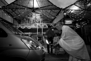 <strong>The diversity of local religious expressions complicates anthropologists' efforts to develop: </strong> A) a universal definition of spirituality. B) an understanding of which religion is best for society. C) a new, universal religion for the modern world. D) a universal definition of religion.