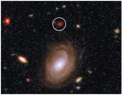 <strong> In this picture, we are seeing light from the circled elliptical galaxy (HUDF- JD2)from when the universe was only about 800 million years old. The spiral galaxy below it is much closer. Why does HUDF- JD2 appear a deep red, compared to the whitish color of the nearby spiral?</strong> A)Thick dust from active star formation blocks all the blue light, only letting red light escape. B)At such a large distance, all the light emitted by it is very redshifted. C)Even at this young age, the galaxy contains few high mass blue stars. D)A and B E)B and C