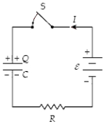 <strong>At t = 0 the switch S is closed with the capacitor uncharged.If C = 50 μF,ε = 20 V,and R = 4.0 kΩ,what is the charge on the capacitor when I = 2.0 mA? </strong> A)360 μC B)480 μC C)240 μC D)600 μC E)400 μC