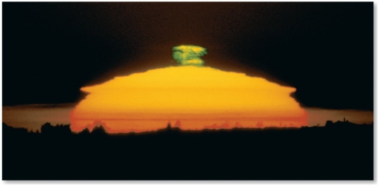 <strong>Sun pillars form when ________-oriented platelike ice crystals ________ light. </strong> A)vertically; reflect B)vertically; refract C)horizontally; reflect D)horizontally; refract