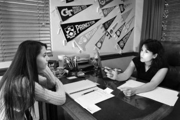 <strong>Espenshade,Chung,and Walling (2004)studied admission to elite colleges and found that ________ were 4 times more likely than other students to gain admission,and ________ were 3 times more likely to be admitted. </strong> A) black students; female students B) Latino students; athletes C) athletes; legacy students D) black students; Latino students