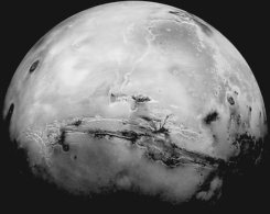 Figure 4 -The large feature spanning the planet _________ in Figure 4 is called_________.