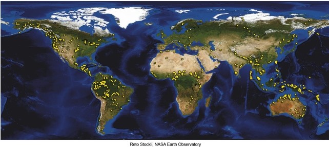 <strong>Blur your vision and look at the map of language extinction.The pattern you see generally corresponds with </strong> A)where developed countries are located. B)where third world or less developed countries are located. C)very cold polar regions where people are dying off. D)mainly mountainous areas where languages are isolated.