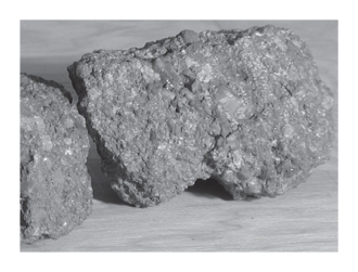 <strong>A clastic rock comprised of sand-sized grains derived from the physical weathering of granite and containing a sizable proportion of feldspar is termed ____________. </strong> A)metasandstone B)lithosandstone C)graywacke D)arkose