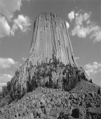 <strong>The volcano in the image below is ________. </strong> A)active B)extinct C)dormant D)quiescent