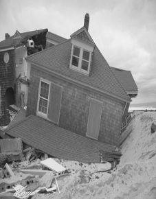 <strong>Which energy sources are responsible for the destruction in the image below? </strong> A)internal and external B)gravitational and internal C)gravitational and external D)convective and internal