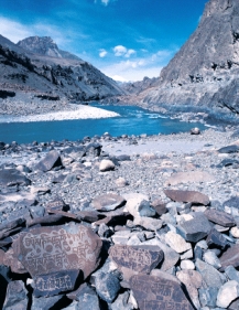 The large boulders in the figure below are an example of mechanical weathering.