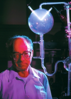 Why was Miller's experiment in early life synthesis,using the apparatus shown,interesting but invalid?