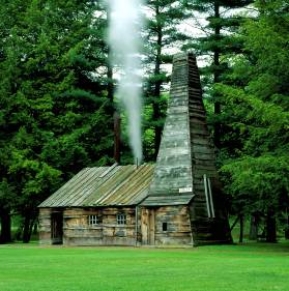 <strong>The first oil well,shown in the photograph,was drilled in _____. </strong> A)Saudi Arabia B)Pennsylvania C)Texas D)Oklahoma E)Iran