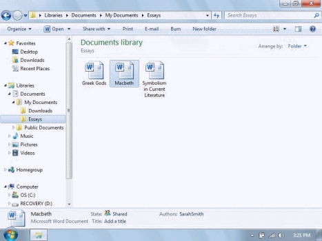 <strong> In the figure above, in the left pane, files in the ____ folder are displayed in the file list.</strong> A)Essays B)Macbeth C)Greek Gods D)Symbolism in Current Literature