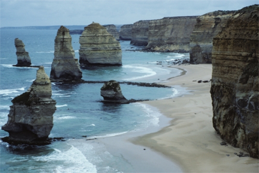 <strong>What features are shown in this photograph? </strong> A)coral reefs B)karst topography C)pinnacles and sea stacks D)sea caves E)None of these.