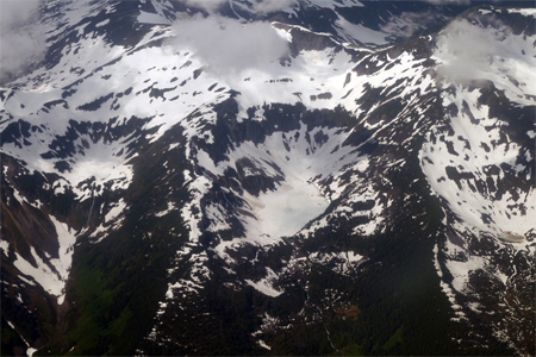 <strong>The circular-shaped mass of ice shown in the center of the photograph below is a(n) </strong> A)cirque glacier. B)ice sheet. C)snowfield. D)ice shelf.