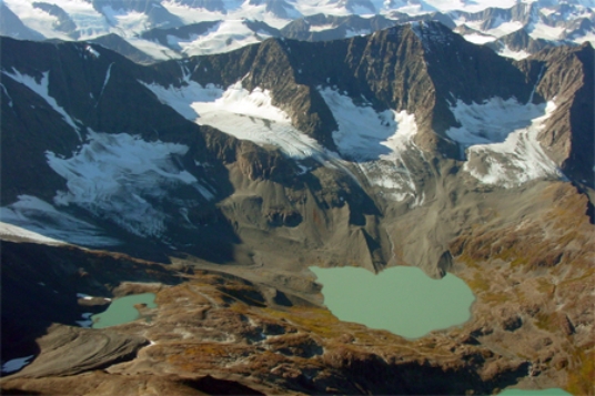 <strong>The lakes in the photograph below are all connected by a stream, so they are called </strong> A)cols. B)kames. C)paternoster lakes. D)cirques.