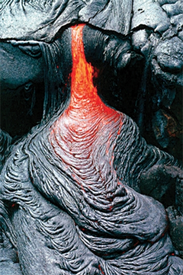 <strong>What type of basaltic feature is shown in this photograph? </strong> A)vesicles B)volcanic bomb C)aa lava flow D)pahoehoe lava flow E)pyroclastic flow