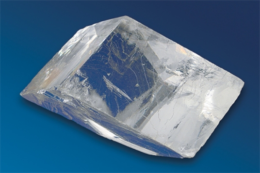 <strong>The very common carbonate mineral shown here that is a clear to light-gray color is </strong> A)calcite. B)dolomite. C)hematite. D)magnetite. E)pyrite.