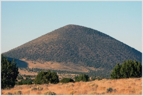<strong>This volcano is relatively small and composed of volcanic cinders.What kind of volcano is it? </strong> A)Cinder cone B)Shield volcano C)Composite volcano D)Volcanic dome E)Caldera