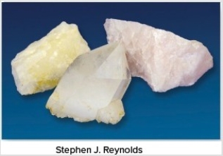 <strong>The very common mineral shown in this photograph is light colored,transparent,and fractures rather than cleaves.What mineral is it?  </strong> A)Garnet B)Quartz C)Biotite D)Muscovite E)Feldspar <div style=padding-top: 35px> 
