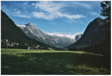 <strong>What carved this U-shaped valley? </strong> A)a rapidly downcutting river B)a slowly downcutting river C)wind D)glacier