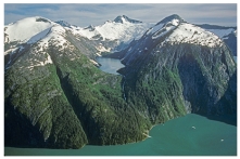 <strong>What name best describes the area of the lake in this photograph? </strong> A)terminal moraine B)equilibrium line C)hanging valley D)lateral moraine E)drumlin