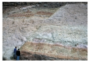 <strong>What type of structure is shown in this photograph? </strong> A)joint B)cleavage C)fault D)anticline E)syncline