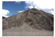 <strong>What type of structure is shown in this figure? </strong> A)thrust fault B)anticline C)syncline D)monocline E)basin