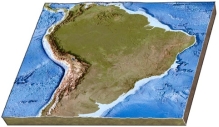 <strong>On this southern continent, which side has a plate boundary? </strong> A) the left west) side B) the right east) side C) both sides D) neither side