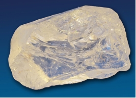 <strong>The mineral in the image is quartz. Take a look at the irregularly broken left end of the crystal and determine which of the following is true.  </strong> A) The mineral has fractured, as it lacks planes along which it may cleave. B) The mineral must have specific planes along which atomic bonds are weaker than in other areas of the structure. C) Since the mineral has irregular breakage, it must have good cleavage. D) Bonds within the mineral must have varying strengths. <div style=padding-top: 35px> 