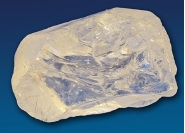 <strong>The very common mineral shown in this photograph is light colored, transparent, has a hardness of seven, and fractures rather than cleaves. It does not effervesce. What mineral is it?  </strong> A) garnet B) quartz C) biotite D) muscovite E) feldspar <div style=padding-top: 35px> 