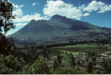 <strong>This relatively large, symmetrical volcano contains interlayered lava flow, pyroclastic deposits, and volcanic mudflows. What kind of volcano is it? </strong> A) scoria cone B) shield volcano C) composite volcano D) volcanic dome E) fissure