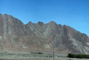 <strong>What type of structure is shown in this figure? </strong> A) thrust fault B) anticline C) syncline D) monocline E) basin