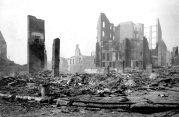 <strong>What likely caused much of the damage shown in this photograph in the 1906 San Francisco earthquake? </strong> A) a breakdown in the computerized warning system B) a tsunami C) fires that broke out after the earthquake D) ground ruptures, cracks, and fissures