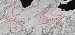 <strong>What do the curved ridges shown on this diagram record?  </strong> A) ancient shoreline from the Great Lakes B) folds formed by a continental collision C) large fissures that formed within glacier and filled with wind-blown dust D) past positions of the front of a glacier as it retreated <div style=padding-top: 35px> 