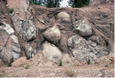 <strong>Why does weathering of granite bedrock produce rounded shapes? </strong> A) the rounded shapes are pillows formed at depth in the granitic magma B) weathering removes corners and edges, as in spheroidal weathering C) burrowing animals eat away parts of the granite D) roots rub against the edges of the granite