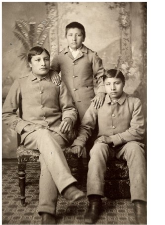 <strong>The portraits of Indian students in The Assimilation of Sioux Students at Carlisle Indian School illustrate what goal of Indian schools? </strong> A) To help Indian students maintain ties to their heritage B) To erase signs of students' Indian heritage C) To educate Indian students as well as their white counterparts D) To encourage patriotism to the United States among Indian students