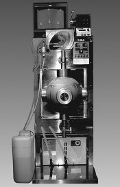 What is the function of the device shown in the following figure? Describe what major challenges this instrument overcomes.