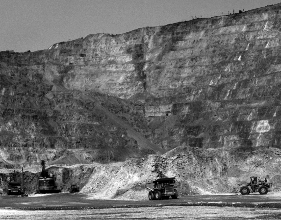 <strong>Examine the image below.This is an example of a(n)__________. </strong> A) tailing B) adit C) open-pit mine D) slag deposit