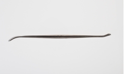 <strong>NARRBEGIN: Figure 08-10 A The instrument pictured above is a:</strong> A) Penfield #1 B) Penfield #2 C) Penfield #3 D) Penfield #4