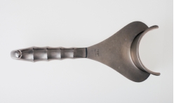 <strong>NARRBEGIN: Figure 05-11 A During a Cesarean section, for what task would the instrument pictured above be used?</strong> A) Retracting the bladder out of the way B) Retracting the uterus C) Retracting the intestines out of the way D) Retracting the fallopian tubes