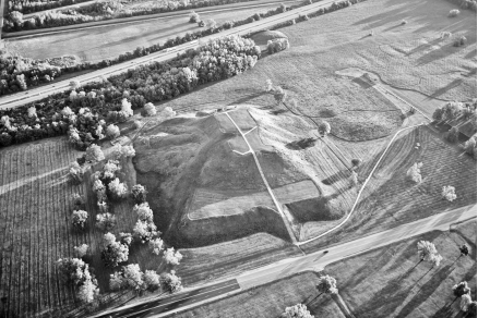 <strong>Questions refer to the map and image below. Commercial Hubs in Mesoamerica and North America c. 1000   Monks Mound, Cahokia Mounds State Historic Site   Given the information on the map, what is a likely explanation for the shape of the mound at Cahokia?</strong> A) The knowledge of pyramid-shaped ceremonial sites spread from the Mayan and Toltec cities to the Mississippi Valley civilizations. B) The knowledge of pyramid-shaped ceremonial sites spread along the land trade routes to the Mayan and Toltec cities. C) Pueblo people could not create ceremonial sites because they lacked large draft animals or rivers to transport construction material. D) Mesoamerica and North America did not create ceremonial sites like those in Afro-Eurasia. <div style=padding-top: 35px> 