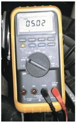 <strong>A TP sensor is being backprobed. The meter reading shows that the technician is measuring ________. </strong> A) Idle voltage B) WOT voltage C) Reference voltage D) Signal voltage