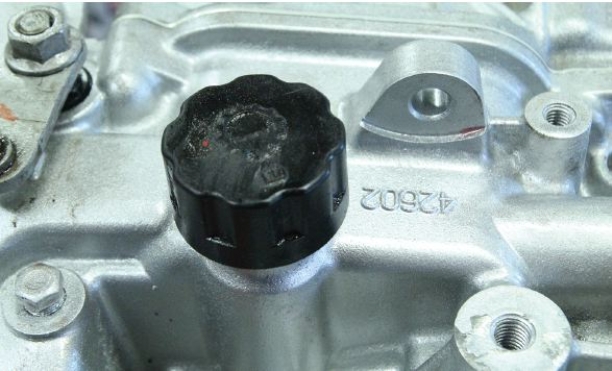 <strong>Identify the component of 6T40 transmission shown in the given figure. </strong> A) Fluid baffle B) Fluid level control valve C) Fluid fill port D) Fluid level test port