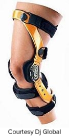 <strong>Which brace would be the most appropriate to wear for an athlete recovering from a grade 3 medial collateral ligament tear?</strong> A) B) C) D)