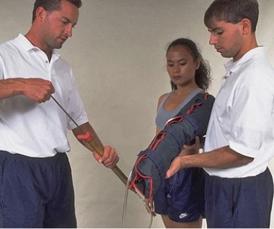 <strong>A patient is suffering from a fracture and dislocation of the ankle. Which of the following emergency splinting techniques would be the most appropriate?</strong> A) B) C) D) E)