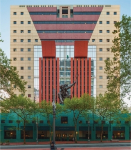 <strong> Blending ancient Greek and International Style architectural elements, as in Michael Graves's Public Service Building (figure 21.5), would make a building:</strong> A) Modern B) Deconstructivist C) Postmodern D) De Stijl