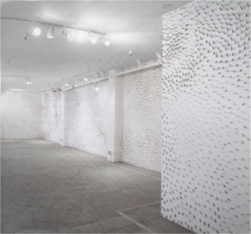 <strong> Donald Lipski's The Starry Night (figure 21.10A) is Postmodern because:</strong> A) It uses an unconventional material and expresses an emotion B) It uses an element from pop culture and is an installation C) It references a current problem and rejects a handmade feel D) It references a prior artwork and uses an unconventional material