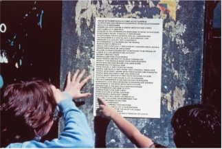 <strong> Jenny Holzer's Truisms (figure 21.20) resembled:</strong> A) Museum labels B) Messages used in advertising C) Minimalist works D) References to identity