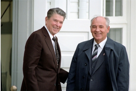 <strong> -This image shows Reagan with _______, the relationship that rescued his presidency.</strong> A) Mikhail Gorbachev B) Leonid Brezhnev C) Margaret Thatcher D) Oliver North