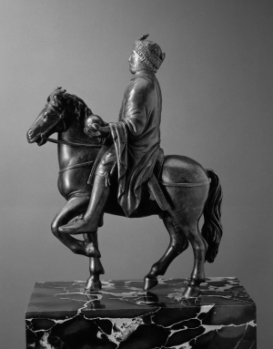 <strong> Which of Charlemagne's qualities does this statue articulate most clearly?</strong> A) His interest in education B) His imperial warrior persona C) His devotion to exercise and health D) His religious inclinations